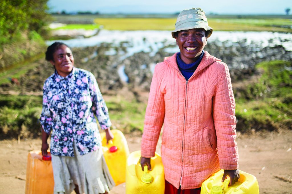 Women carrying water_Madagascar