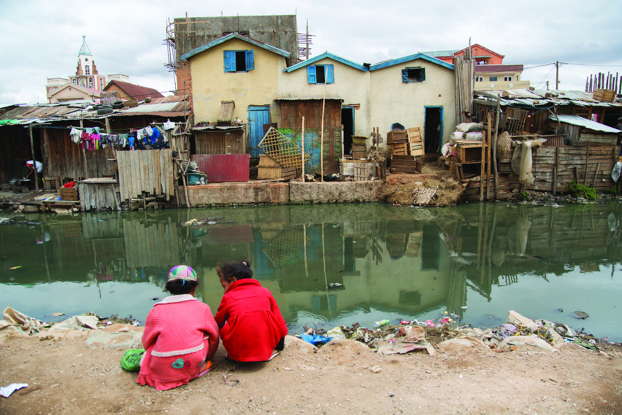 Children_by_polluted_river Children by polluted river