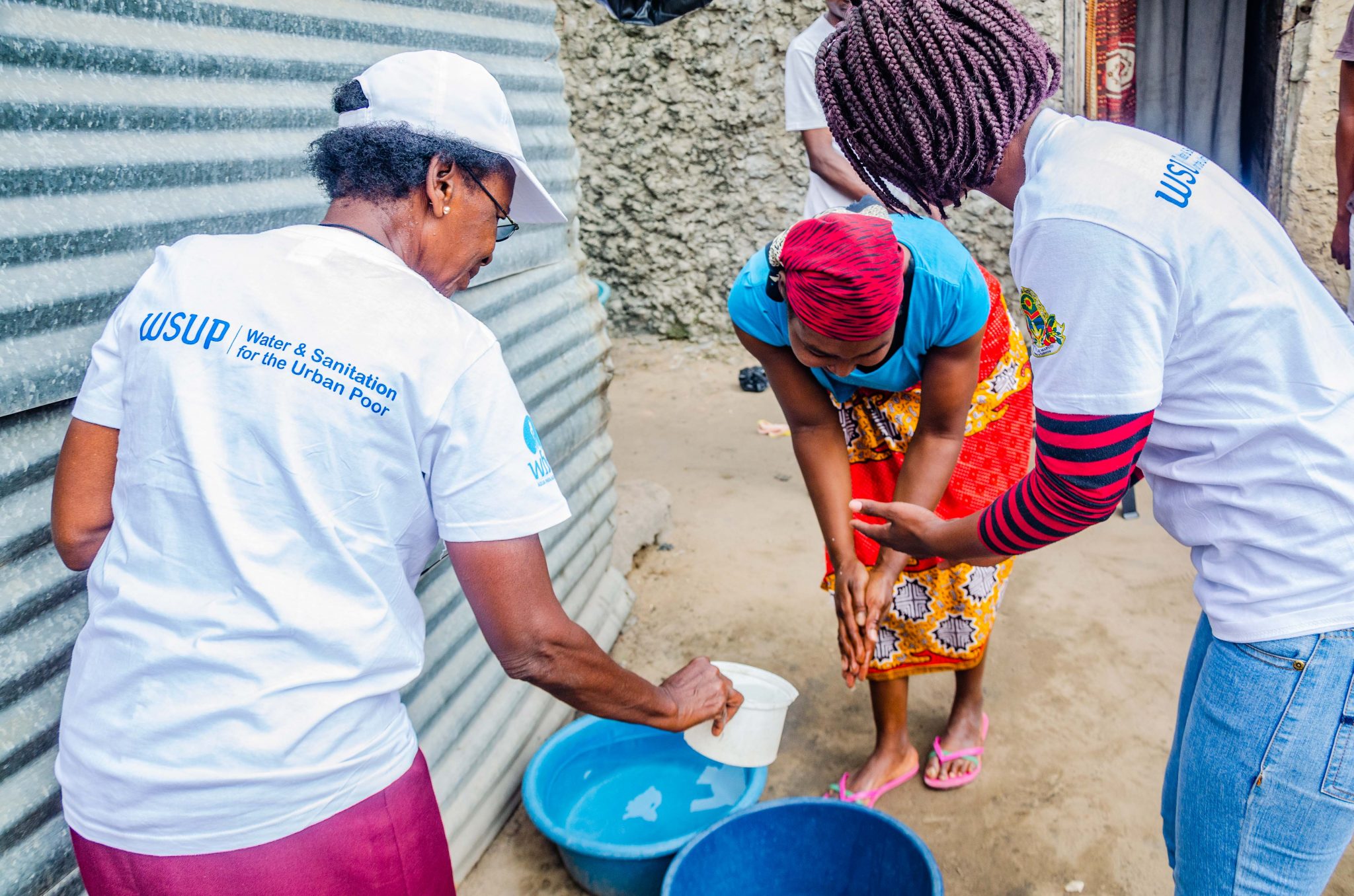 The virtuous circle of good customer service: experience from Mozambique