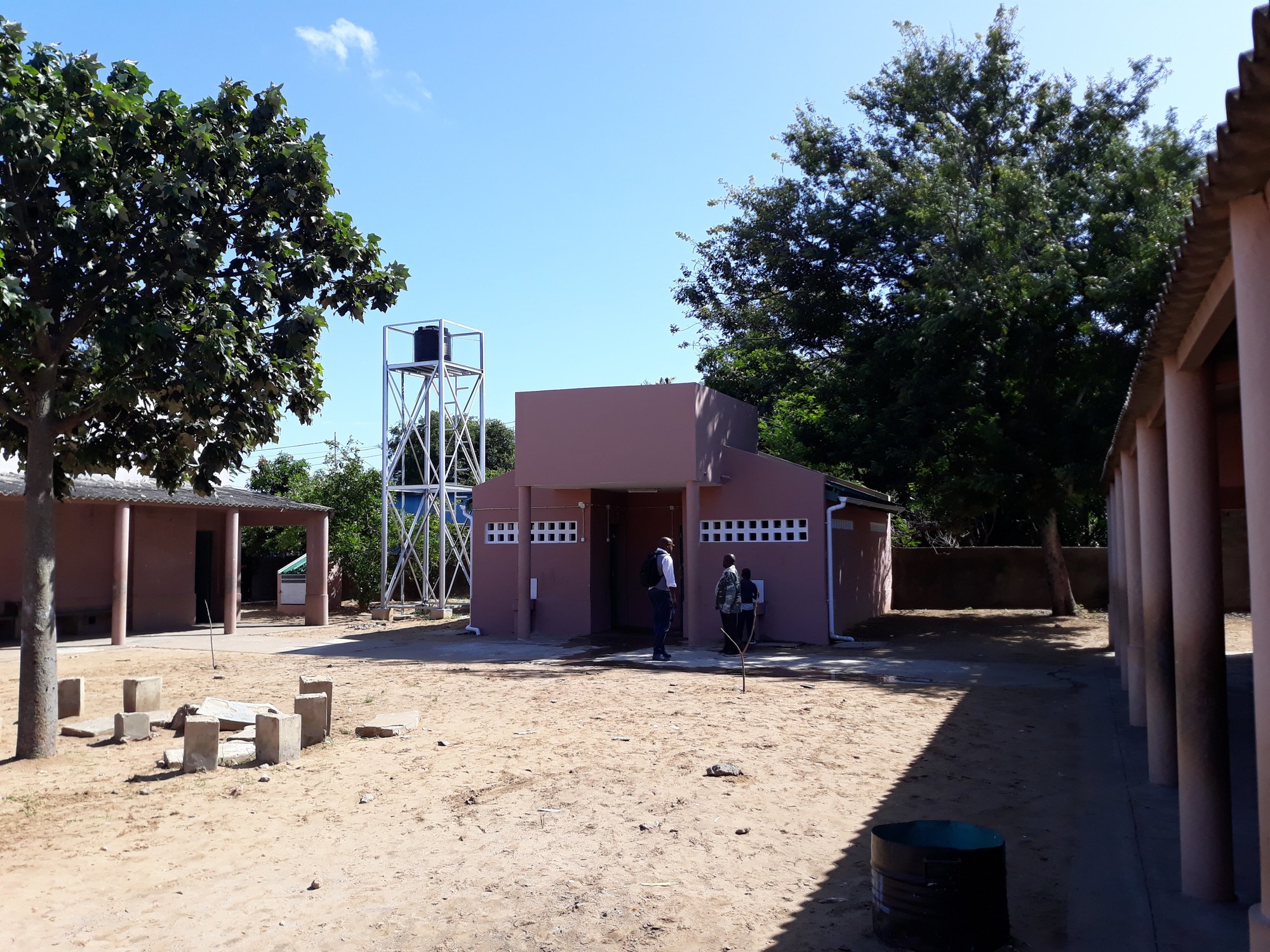 Washblock at primary school 25 de Junho